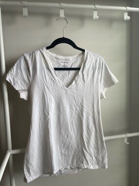 Banana Republic White V-Neck Short Sleeve Tee